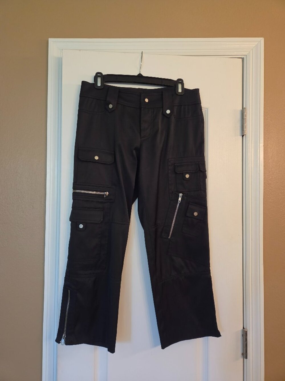 Caché Black Capri Style Utility Cargo Pants | Size 4